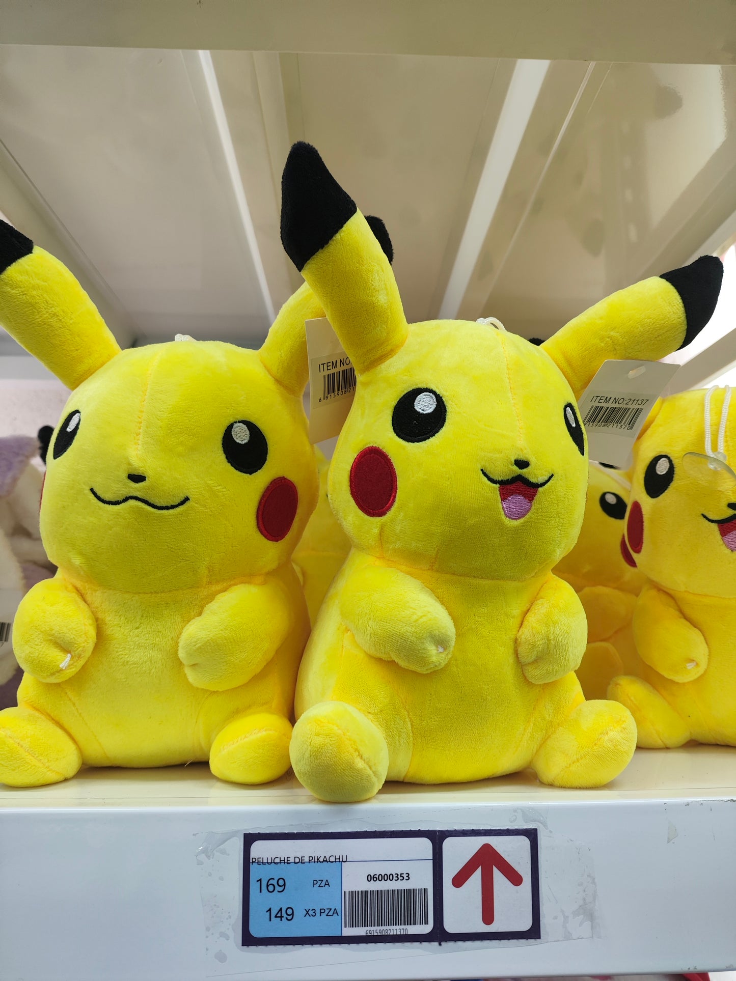Peluche de pikachu