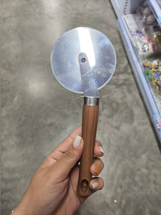 Cortador De Pizza /Mango De Madera