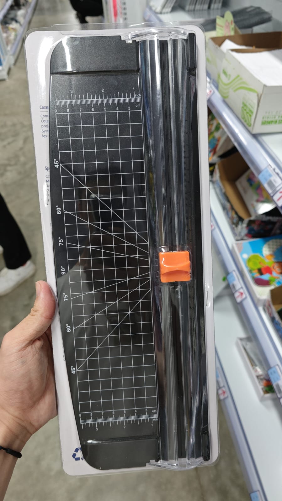 Paper cutter