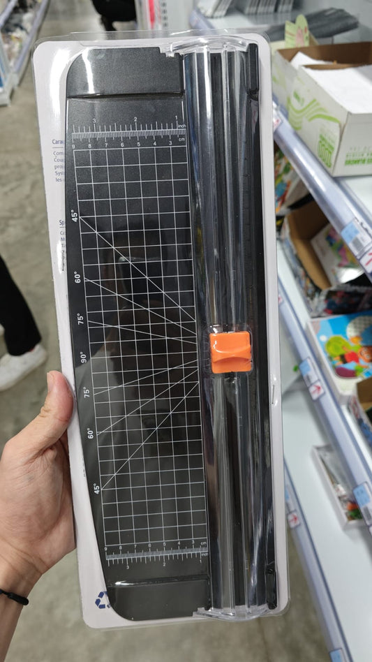 Paper cutter